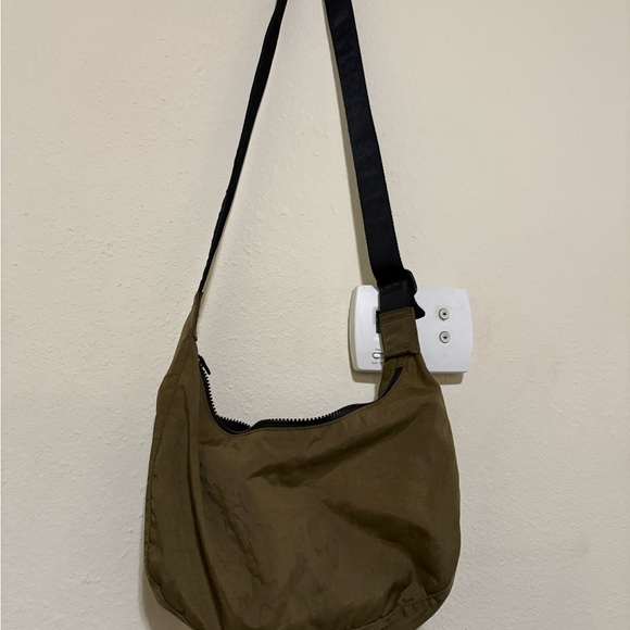 BAGGU Olive Crossbody Bag - Picture 1 of 1